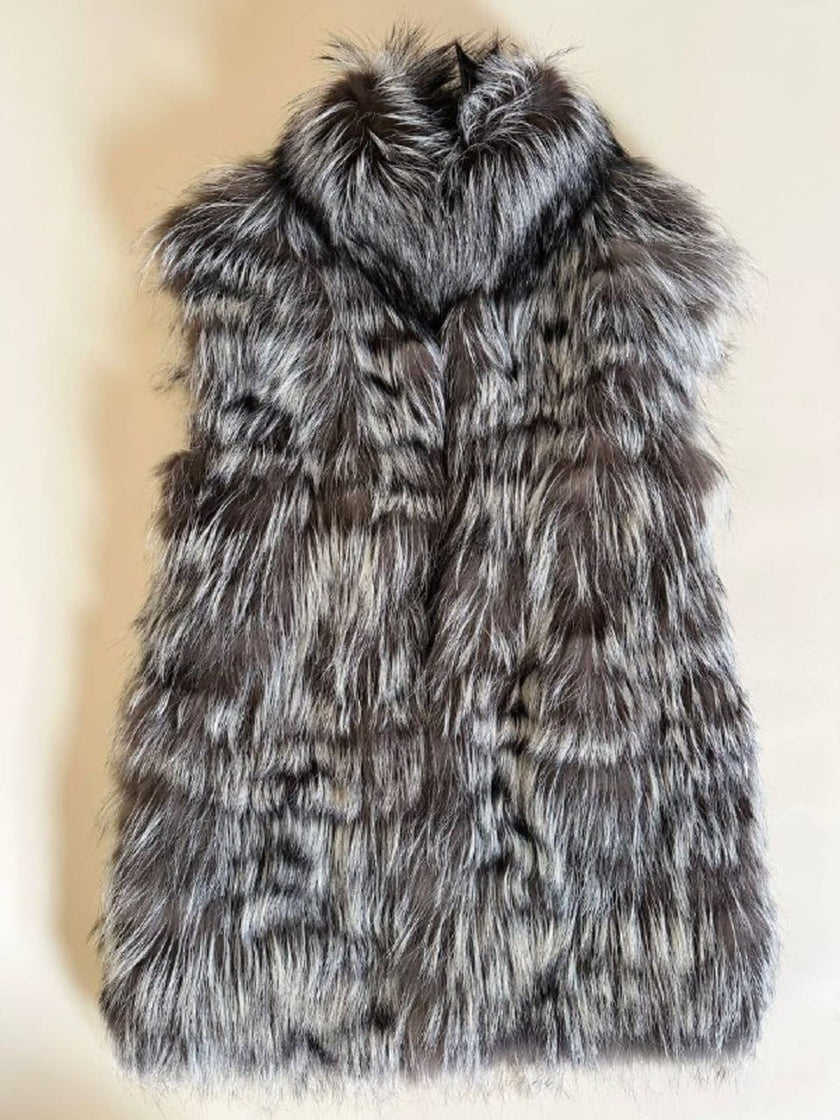 Gilet lungo in volpe argentata con rifiniture in pelle nera