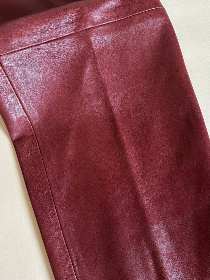 Pantalone in pelle mattone rosato a vita alta con pince e cintura in coordinato La Matta
