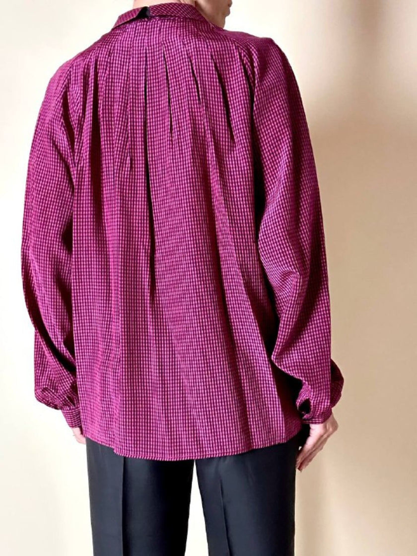 Camicia in seta a quadretti fucsia e neri con con fiocco al collo “Valentino”