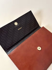 Pochette Yves Saint Laurent in saffiano color cuoio con accessorio logato oro
