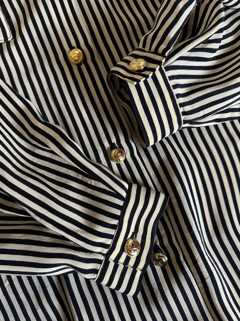 Vintage-Bluse aus weiß-schwarzer gestreifter Seide mit goldenen Knöpfen