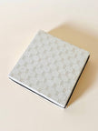 Portachiavi trifold Gucci in pelle nera con logo in metallo oro e scatola originale