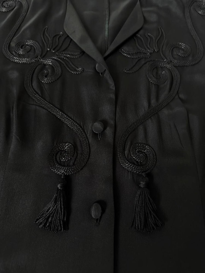 Camicia vintage in misto seta nero con passamanerie ricamate e nappe couture