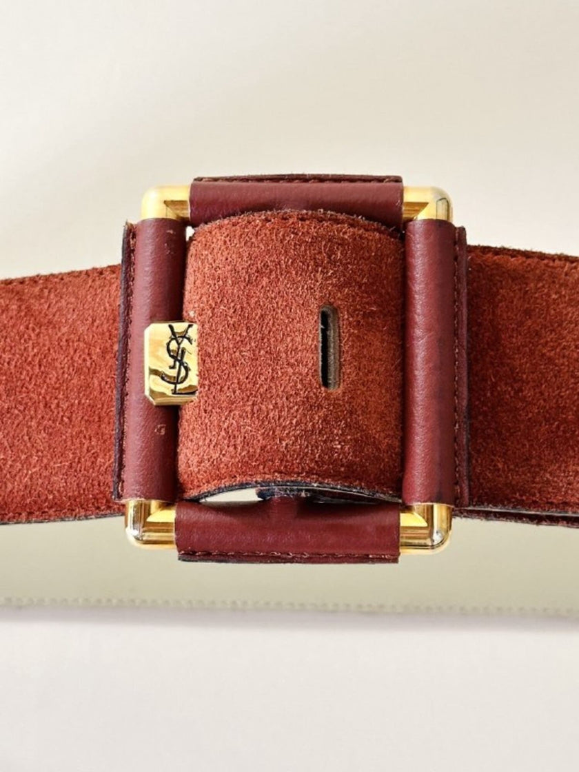 Cintura Yves Saint Laurent in camoscio terra di Siena con fibbia ricoperta e ardiglione logato