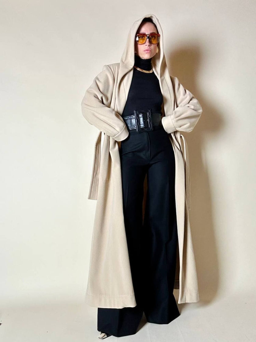 Cappotto lungo a vestaglia con cappuccio in drap di lana beige “Yves Saint Laurent”