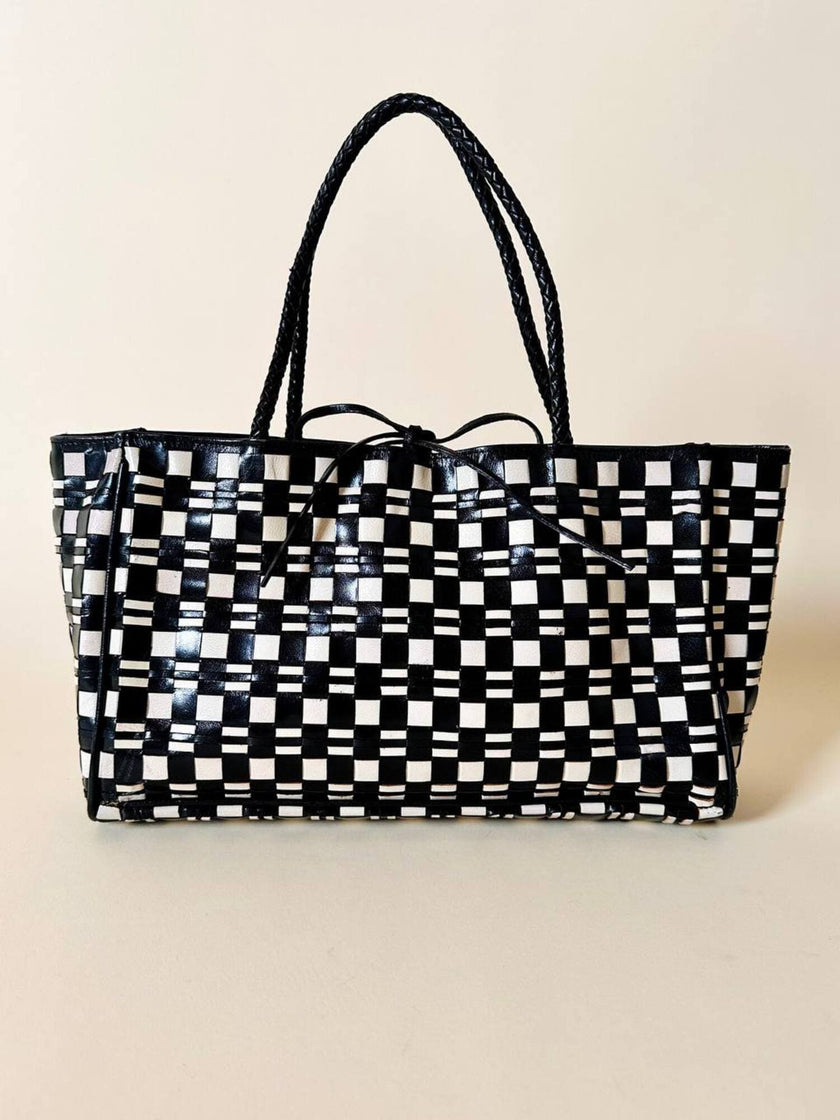Borsa intrecciata in pelle bianca e nera “Gianfranco Ferré Studio”
