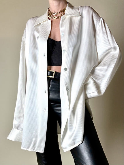 Camicia vintage in raso di seta avorio millerighe modello oversize con bottoni di madreperla