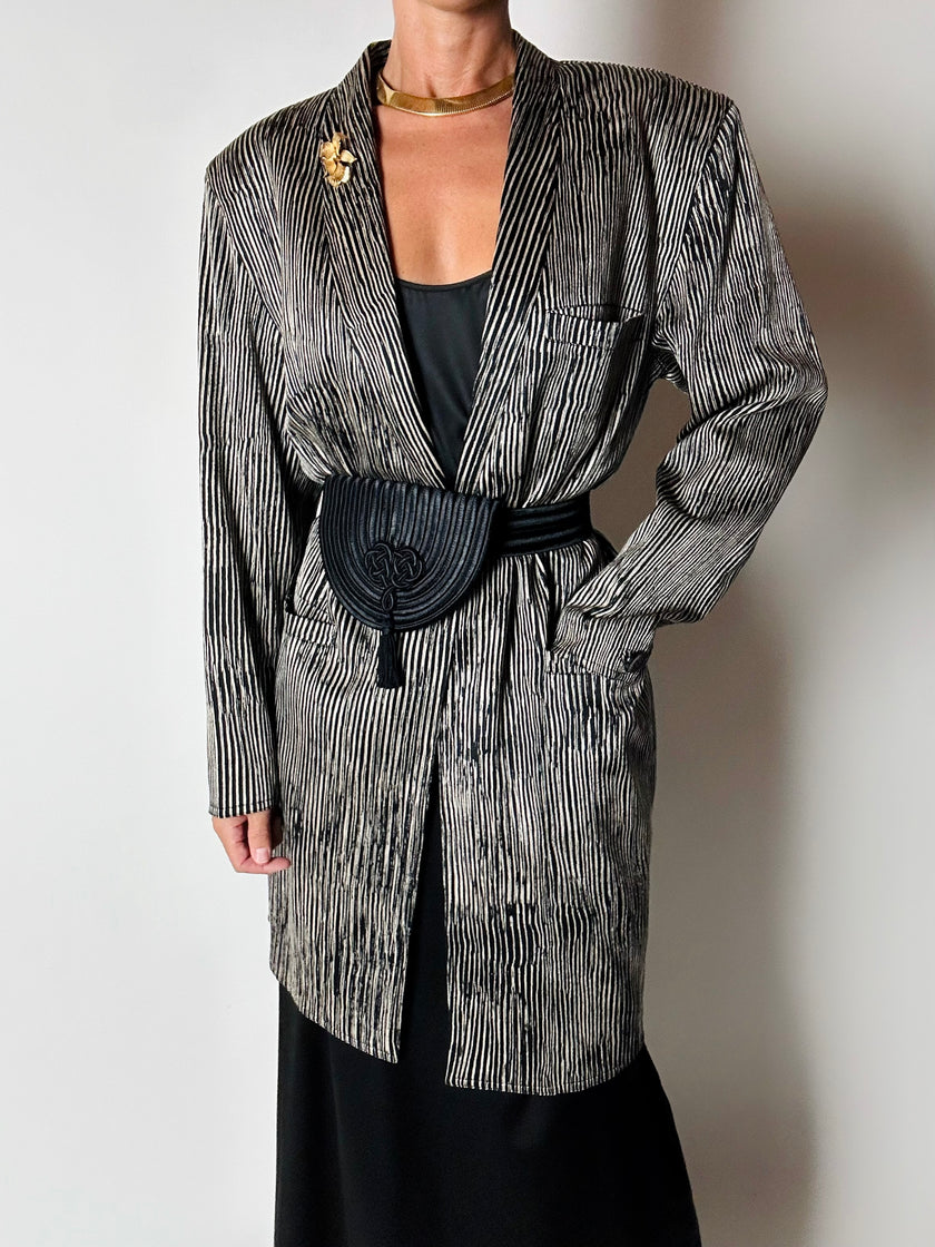 Blazer vintage Gianni Versace in seta goffrata a righe nere e avorio