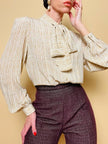 Camicia sartoriale in seta panna fantasia beige con nastro a collo