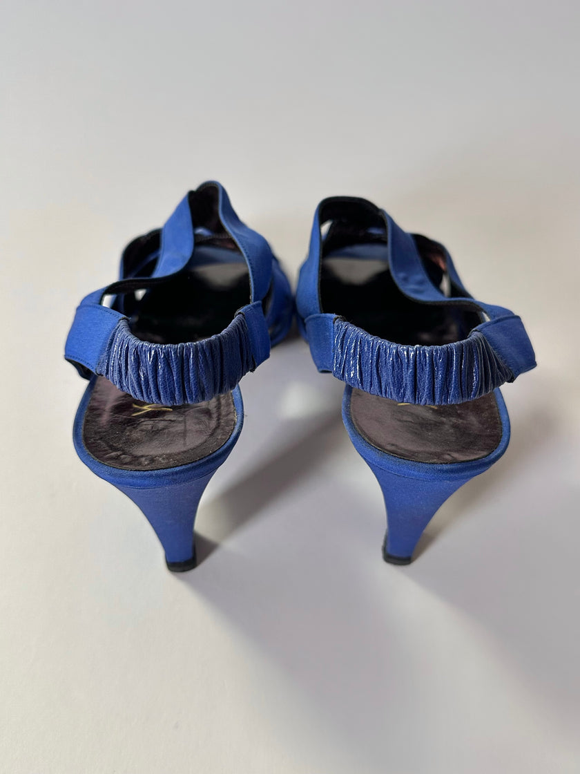 Sandali vintage Yves Saint Laurent con tomaia intrecciata in crêpe bluette