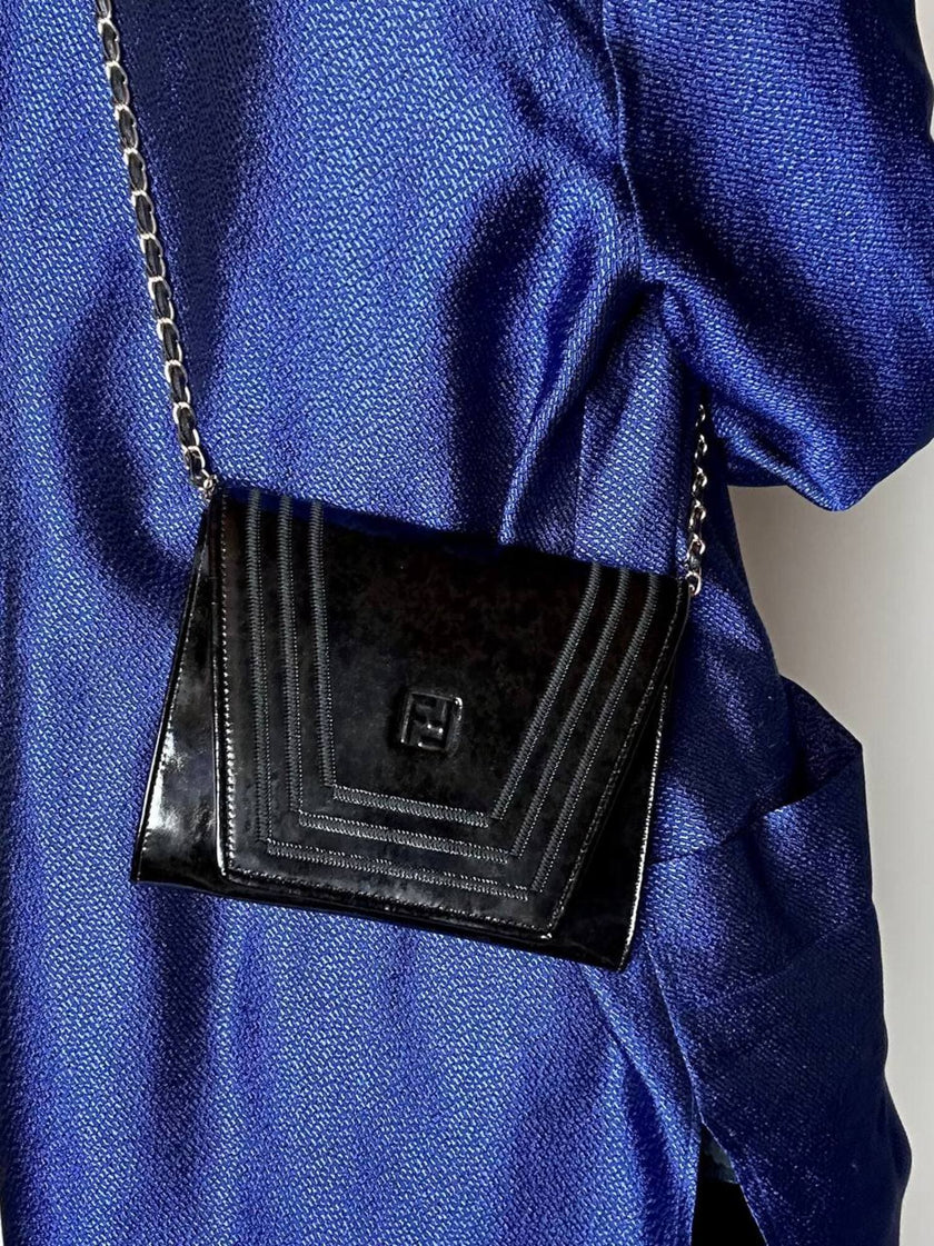 Borsa vintage Fendi con cuciture concentriche e tracolla in catena