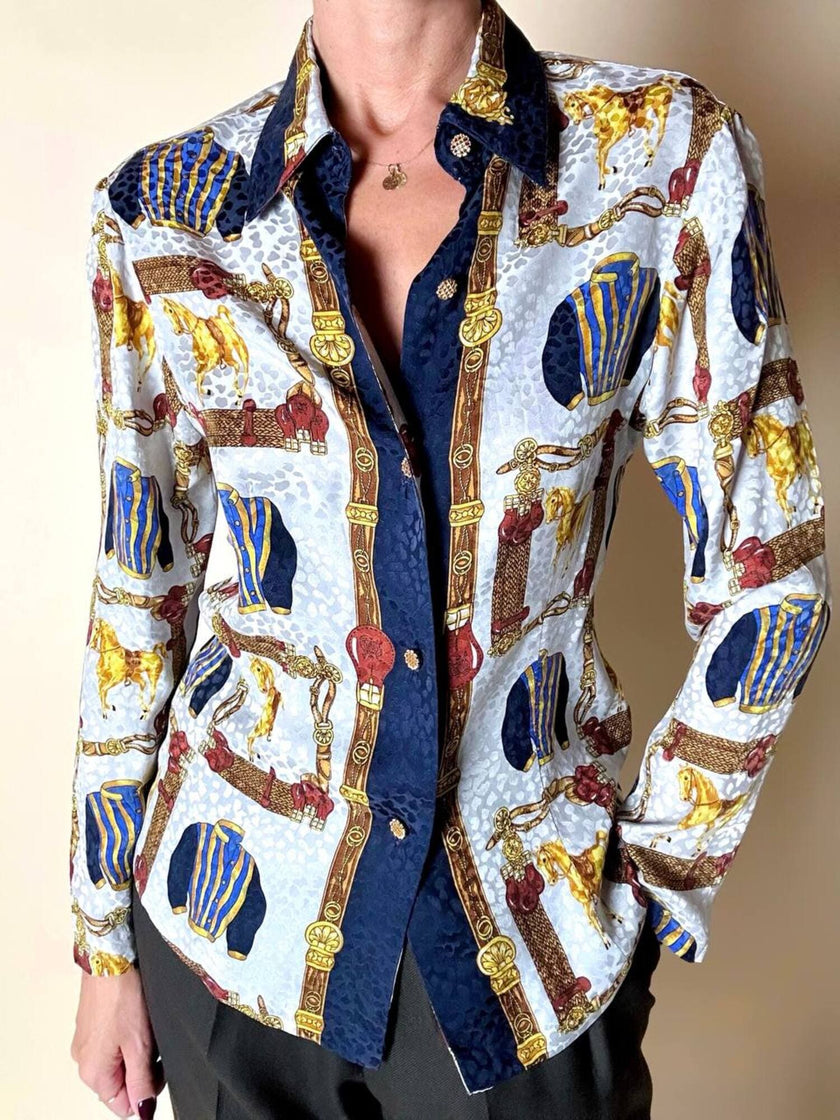 Camicia sartoriale in seta jacquard fantasia equestre barocca con bottoni gioiello dorati