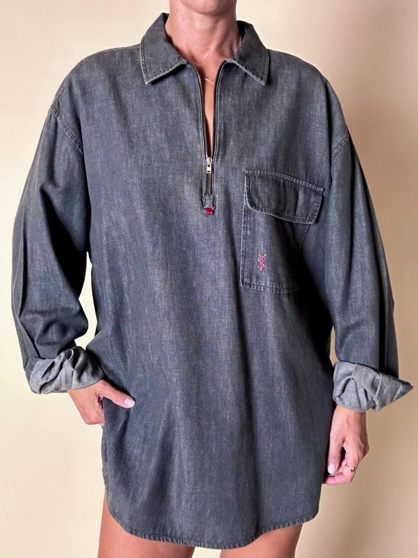 Blusa Yves Saint Laurent oversize in denim grigio con zip e logo ricamato