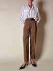 Tailleur giacca/pantalone in rasato di lana color caramello “Byblos”