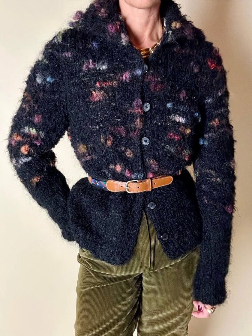 Cardigan in lana bouclé nera con lavorazione bottonata multicolor