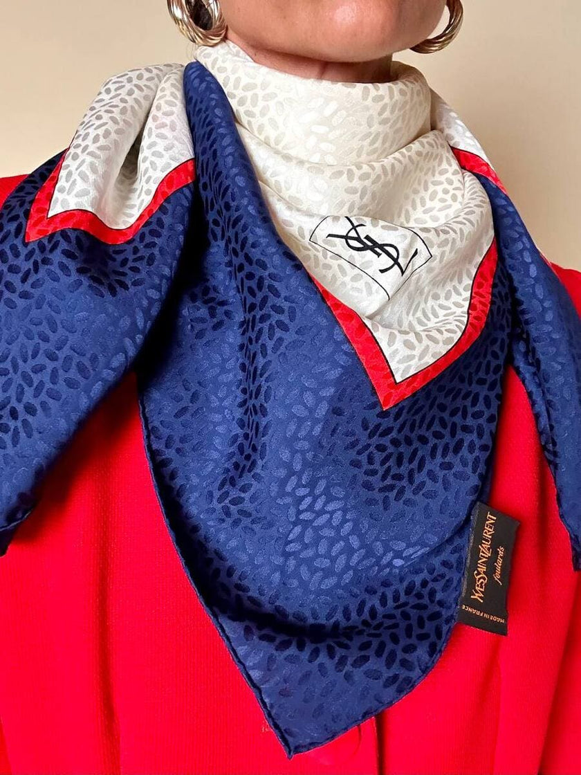 Foulard in seta bianco rosso e blu “Yves Saint Laurent”