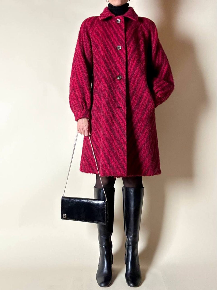 Cappottino in lana e mohair con fantasia a righe diagonali in due tonalità di rosso