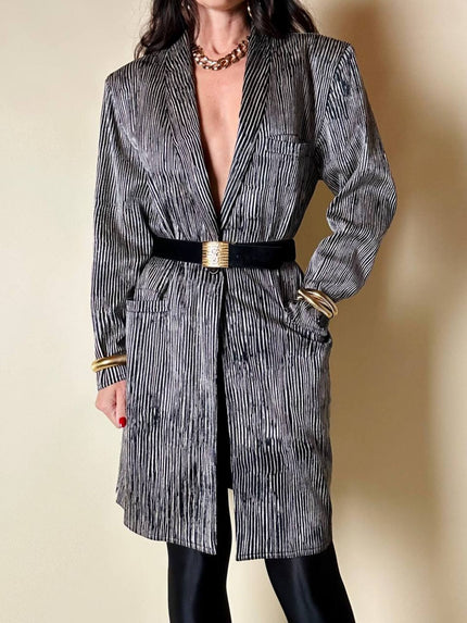 Cintura in camoscio nero con placca logata in metallo oro “Yves Saint Laurent”