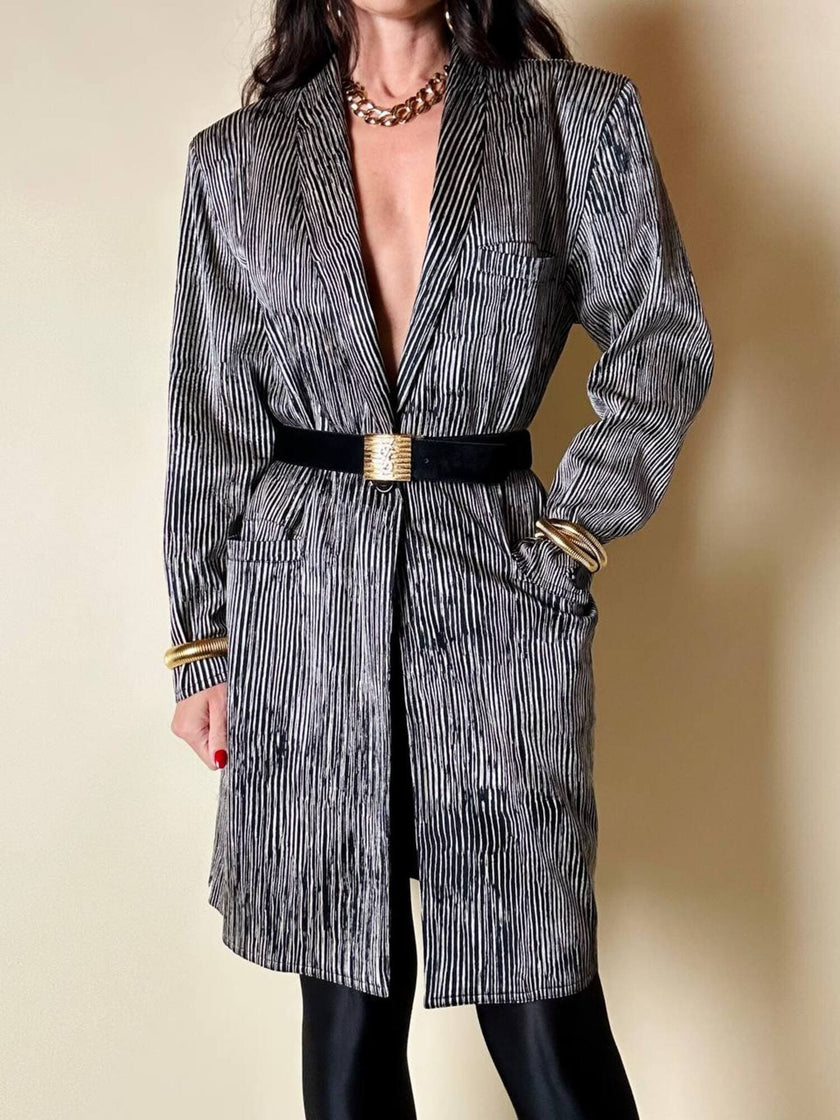 Cintura in camoscio nero con placca logata in metallo oro “Yves Saint Laurent”