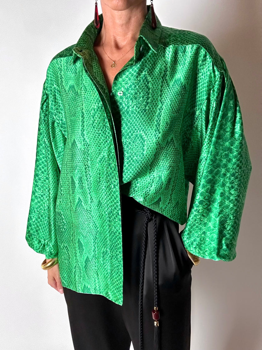 Camicia vintage sartoriale in raso di seta stampa pitone verde smeraldo