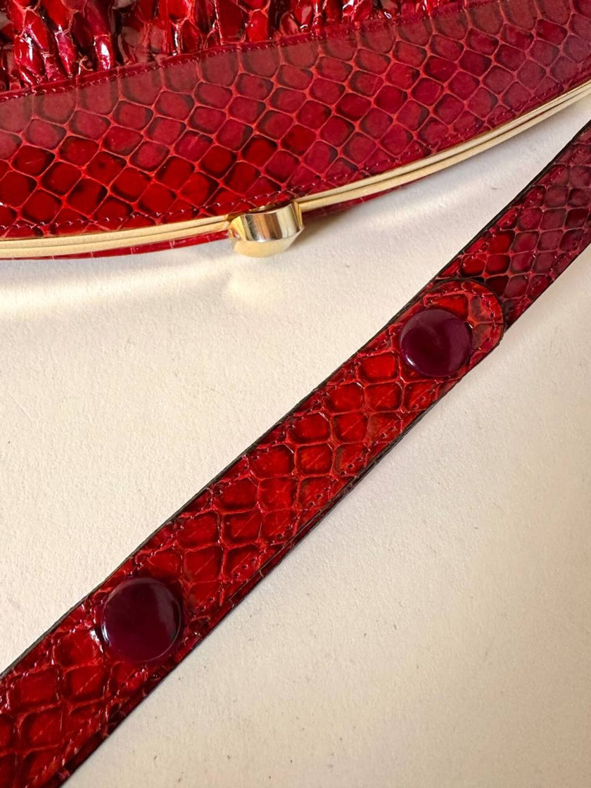 Pochette in whips rossa con tracolla regolabile