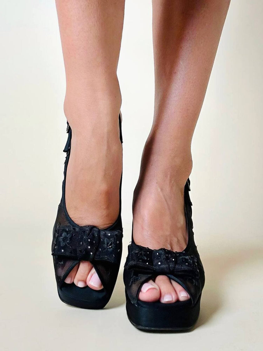 Slingback con plateau in raso di seta e rete ricamata “Gianni Versace”