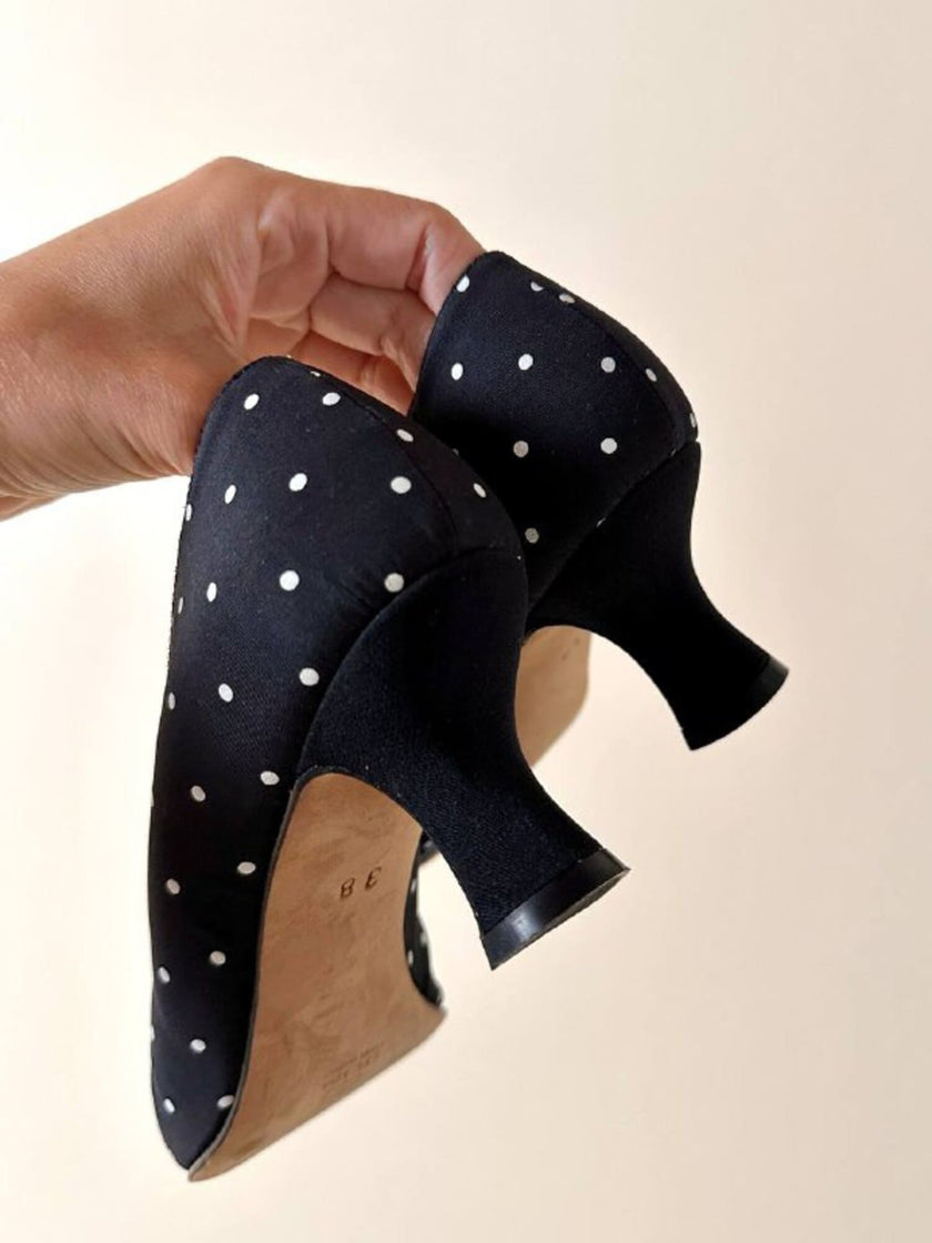 Décolleté in tessuto nero a pois bianchi “Escada”