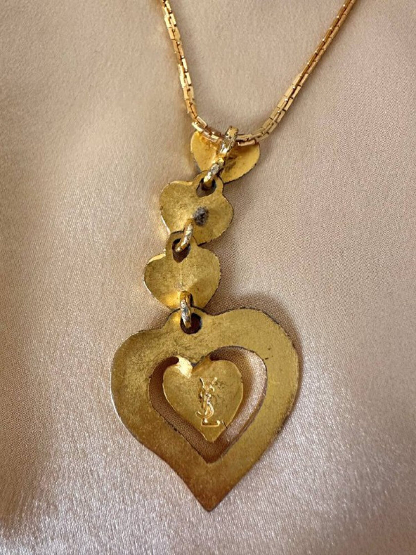 Collana dorata con ciondolo pendente a cuoricini “Yves Saint Laurent”