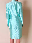 Tailleur giacca e gonna in shantung di seta acqua marina con bottoni gioiello “Escada”