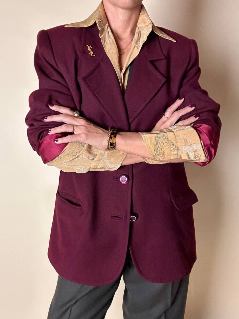 Blazer sartoriale in rasato di lana bordeaux con bottoni gioiello