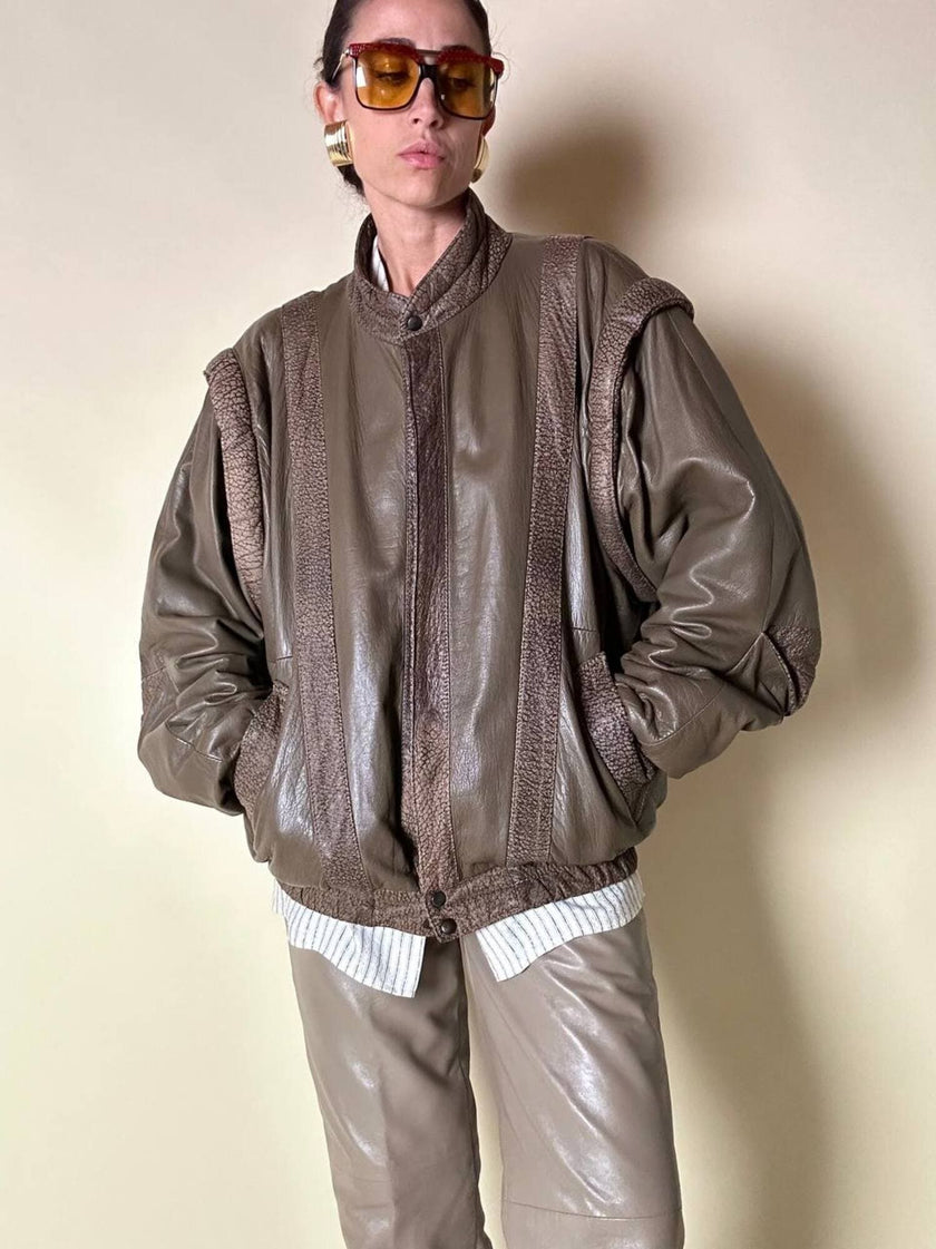 Bomber con maniche rimovibili in pelle color fango “Arpell”