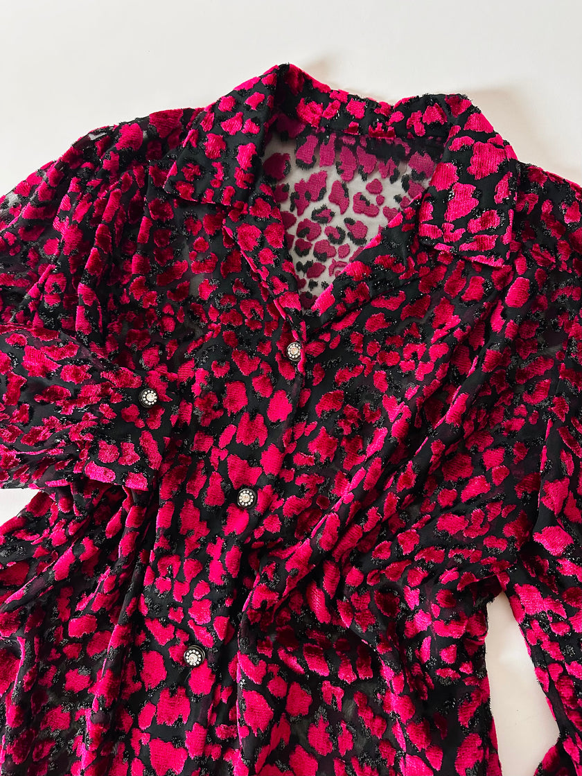 Camicia vintage in velluto dévoré amarena e lurex nero con motivo animalier
