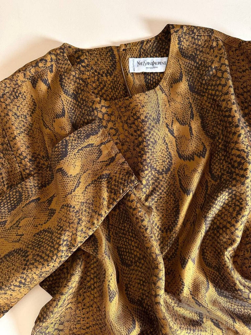 Blusa Yves Saint Laurent in pura seta color topazio con stampa pitone
