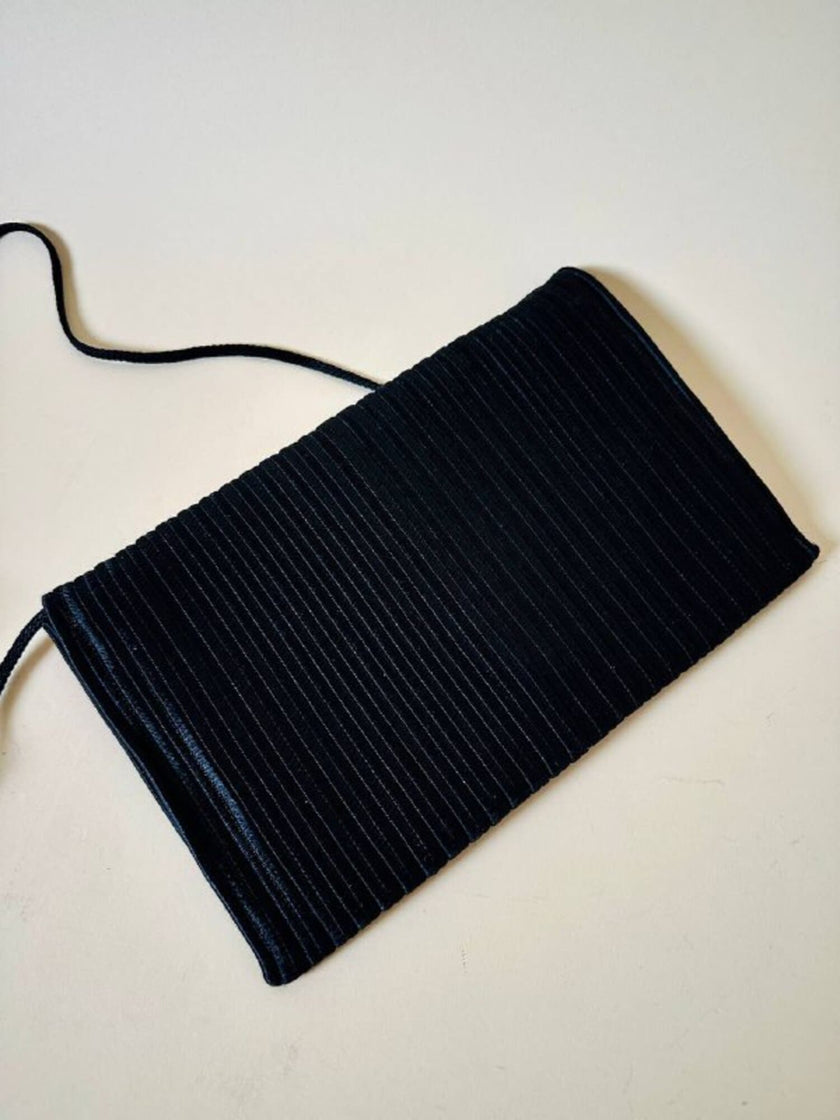 Pochette a busta in passamaneria nera con tracolla “Nina Ricci”