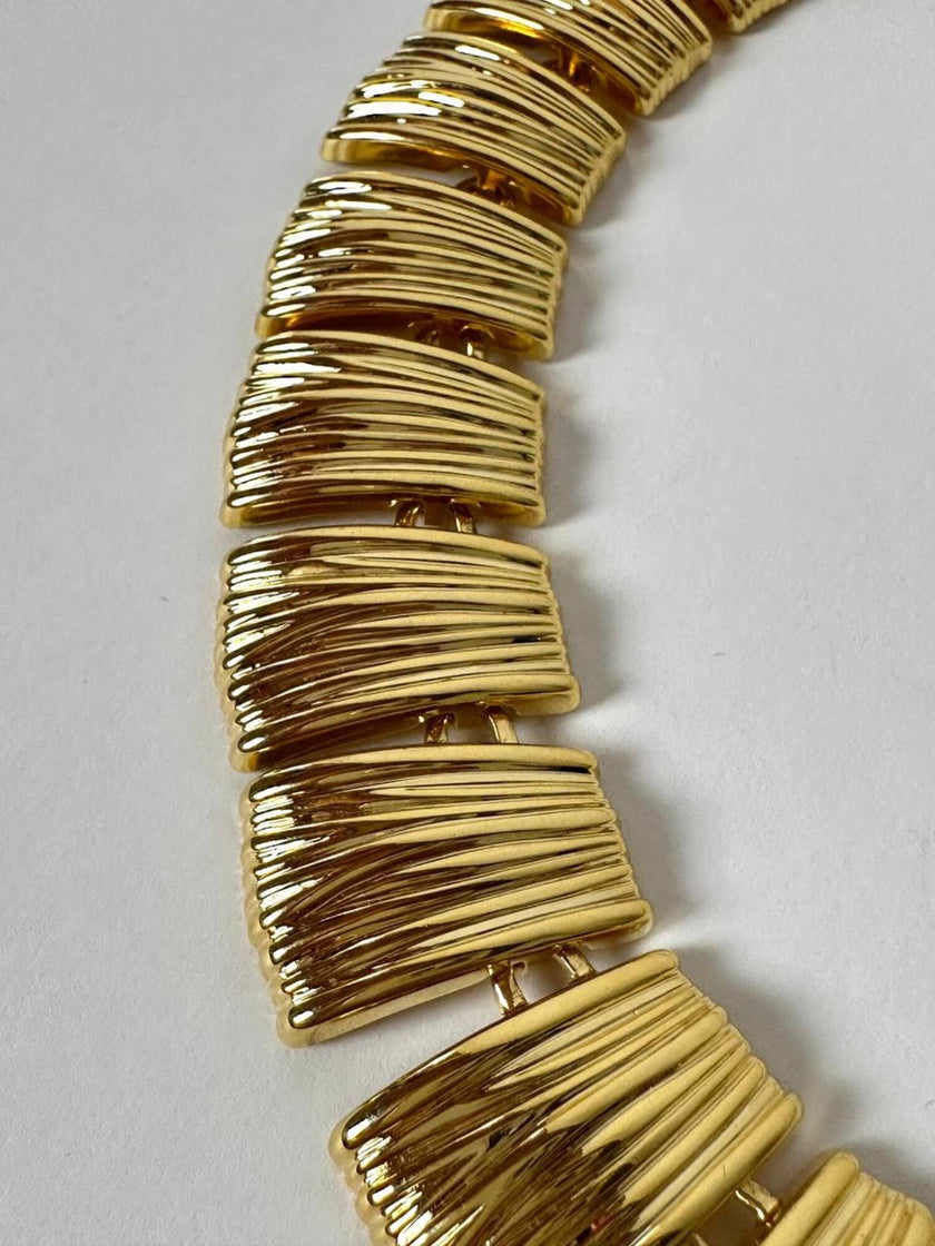 Collier vintage oro con elementi geometrici striati