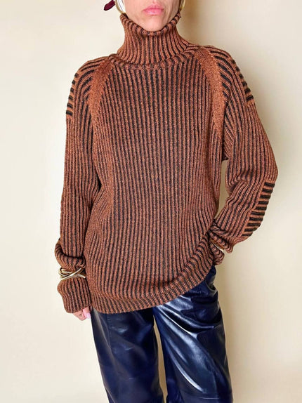 Dolcevita oversize con maxi collo in misto lana a coste larghe ruggine e nero