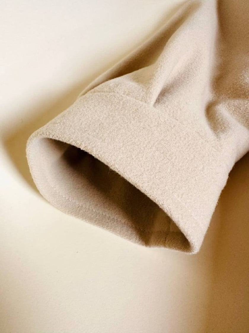Cappotto lungo a vestaglia con cappuccio in drap di lana beige “Yves Saint Laurent”
