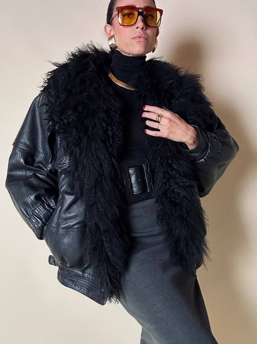 Bomber fatto a mano in pelle nera con maxi collo in mongolia