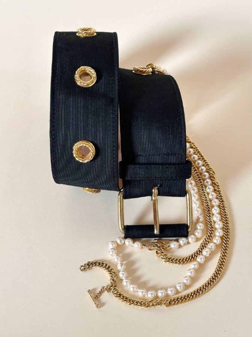 Cintura alta in gros grain nero con perle e catene pendenti “Moschino”
