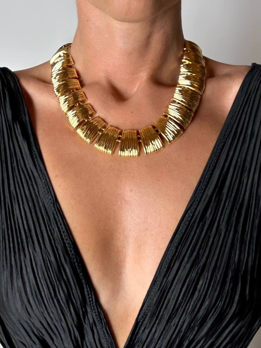 Collier vintage oro con elementi geometrici striati