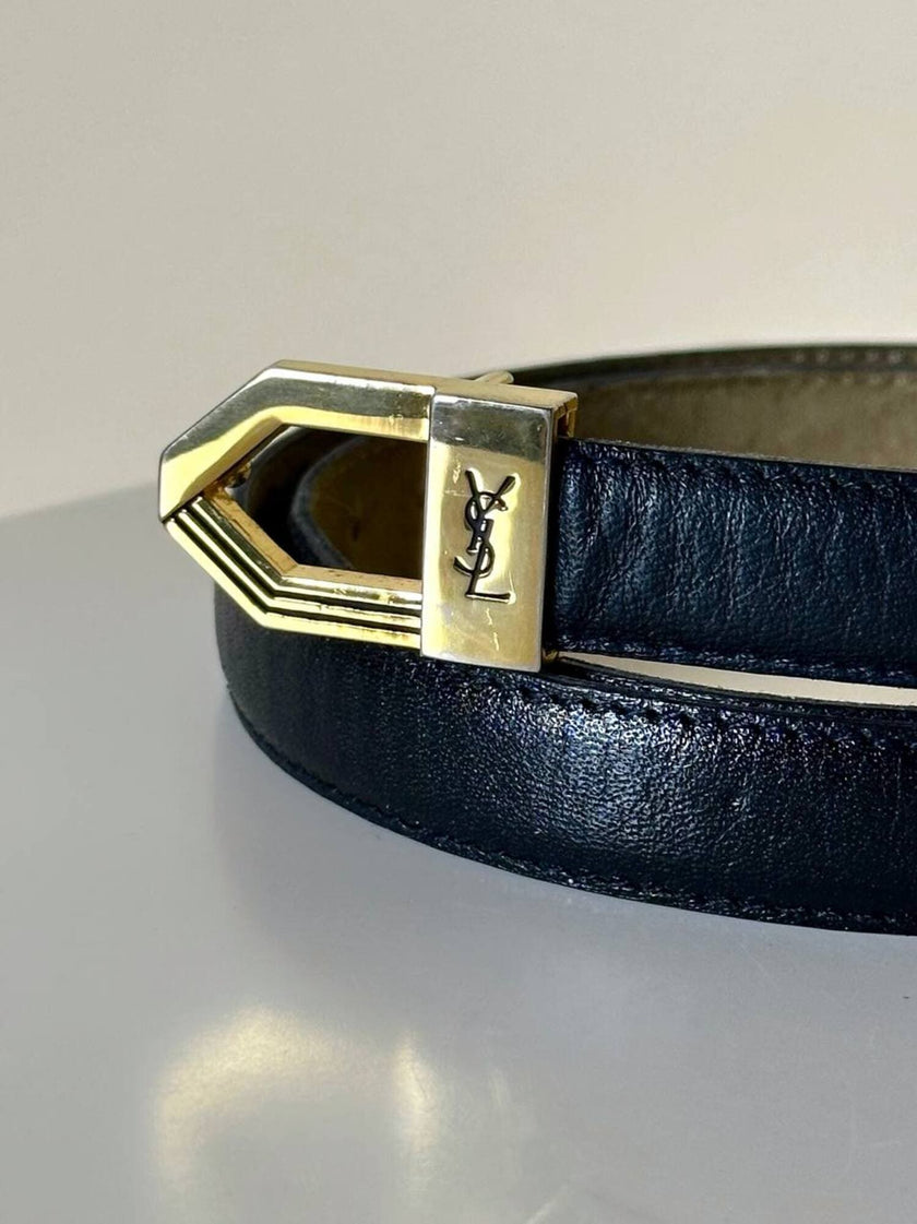 Cintura vintage Yves Saint Laurent in pelle nera con fibbia geometrica oro con logo YSL