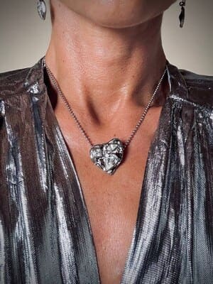 Collier argento con ciondolo a forma di cuore e cristalli incastonati “Yves Saint Laurent”