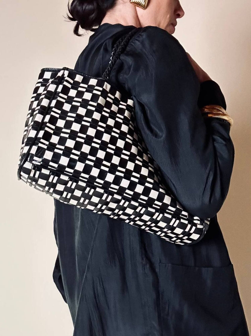 Borsa intrecciata in pelle bianca e nera “Gianfranco Ferré Studio”