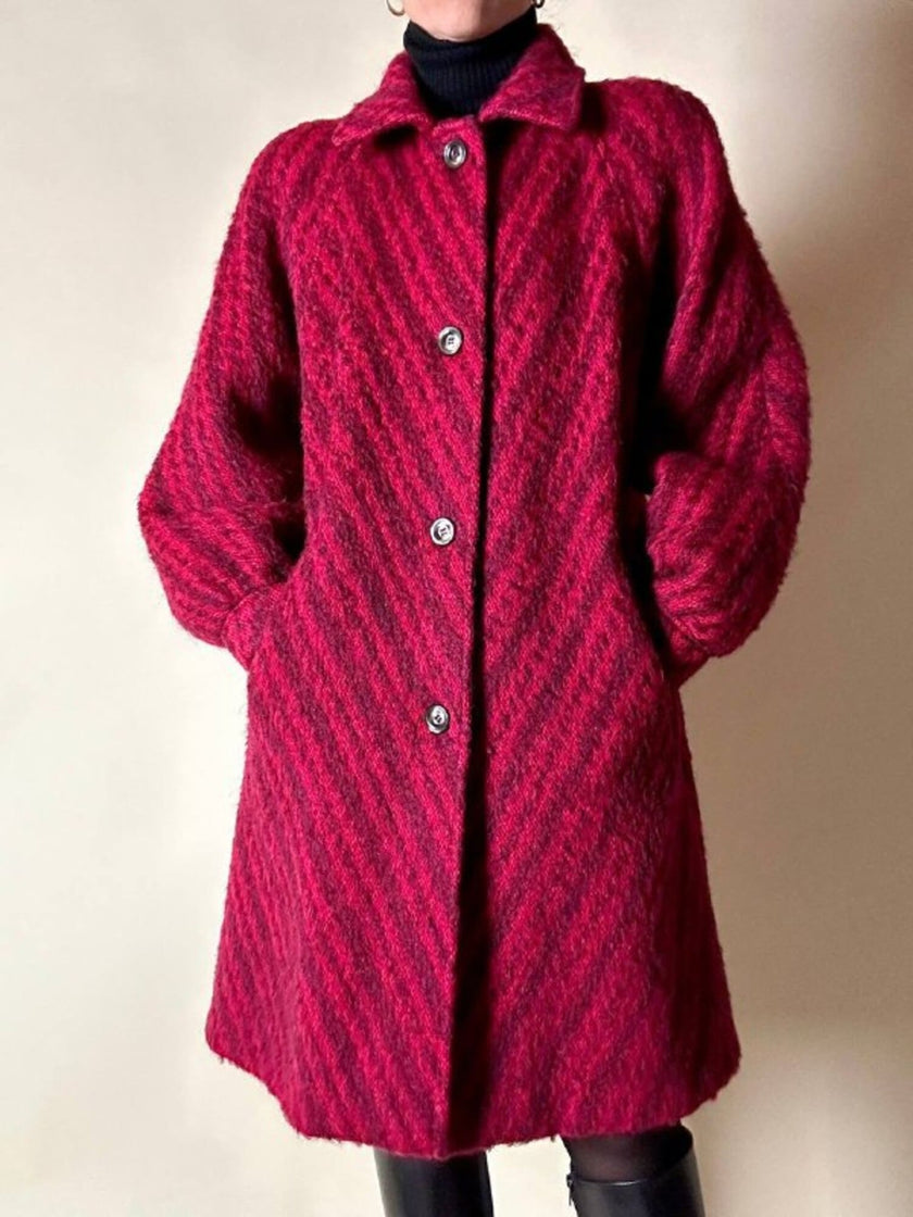 Cappottino in lana e mohair con fantasia a righe diagonali in due tonalità di rosso