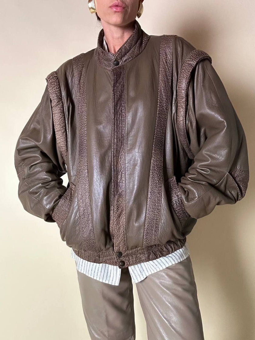 Bomber con maniche rimovibili in pelle color fango “Arpell”