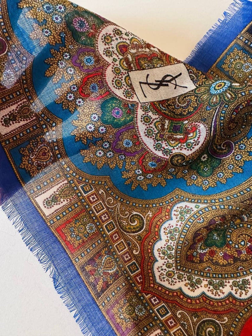 Foulard Yves Saint Laurent in lana leggera blu elettrico fantasia paisley