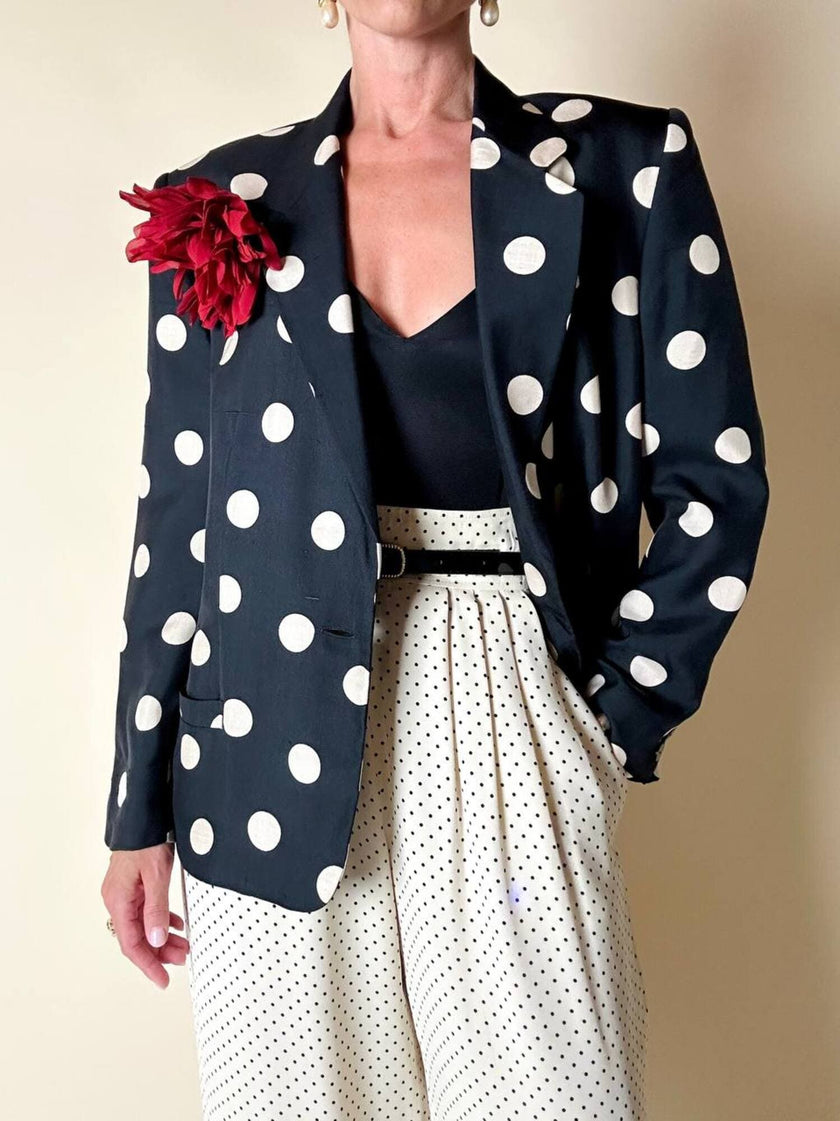 Spilla in tessuto rosso a forma di fiore “Alisy”