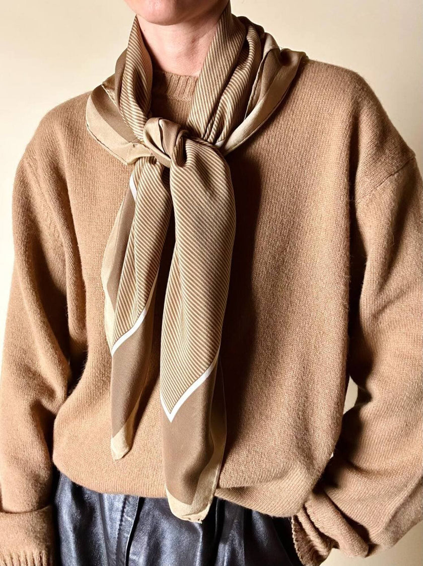 Foulard Yves Saint Laurent vintage in seta a righe con monogramma YSL