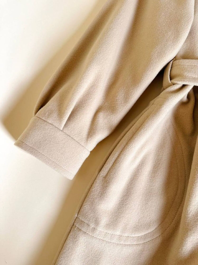 Cappotto lungo a vestaglia con cappuccio in drap di lana beige “Yves Saint Laurent”