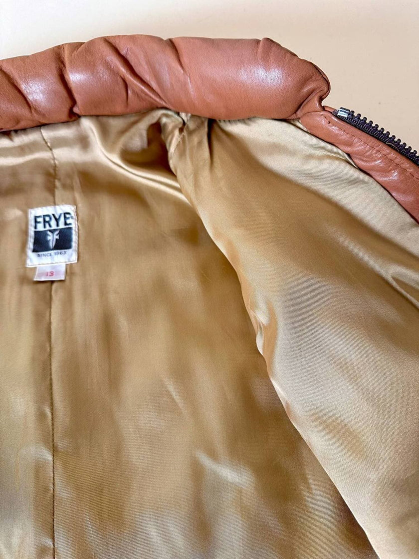 Gilet in pelle Frye color cuoio con impunture verticali